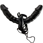 Пример двойного черного страпона с режимами вибрации Vibrating Double Delight Strap On PipeDream
