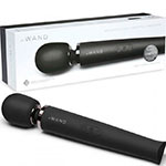Коробочка с черным вибромассажером от Le Wand Vibrating Massager
